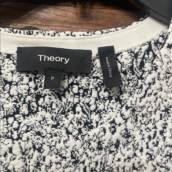 Theory Colisha Cream Black Lustrate Sleeveless Stretch Peplum Top Size P - Picture 4 of 6